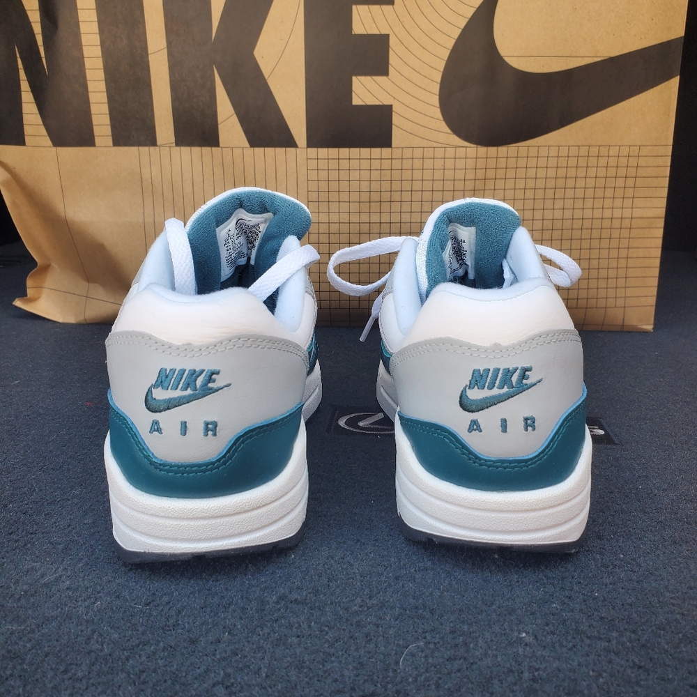 Nike Air Force 1 LV8 - Picture 8 of 13